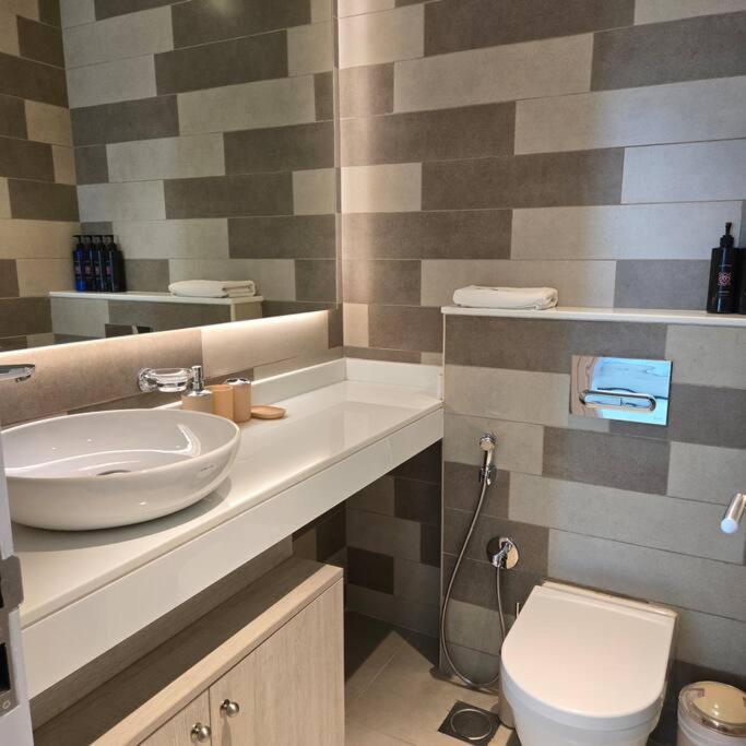 1 Bedroom 65M2, Infinity Pool, West Beach, Noise Insulation دبي المظهر الخارجي الصورة